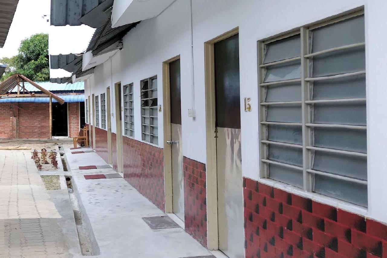 Oyo 90176 D'Cruz Sunrise Villa Pantai Cenang  Luaran gambar