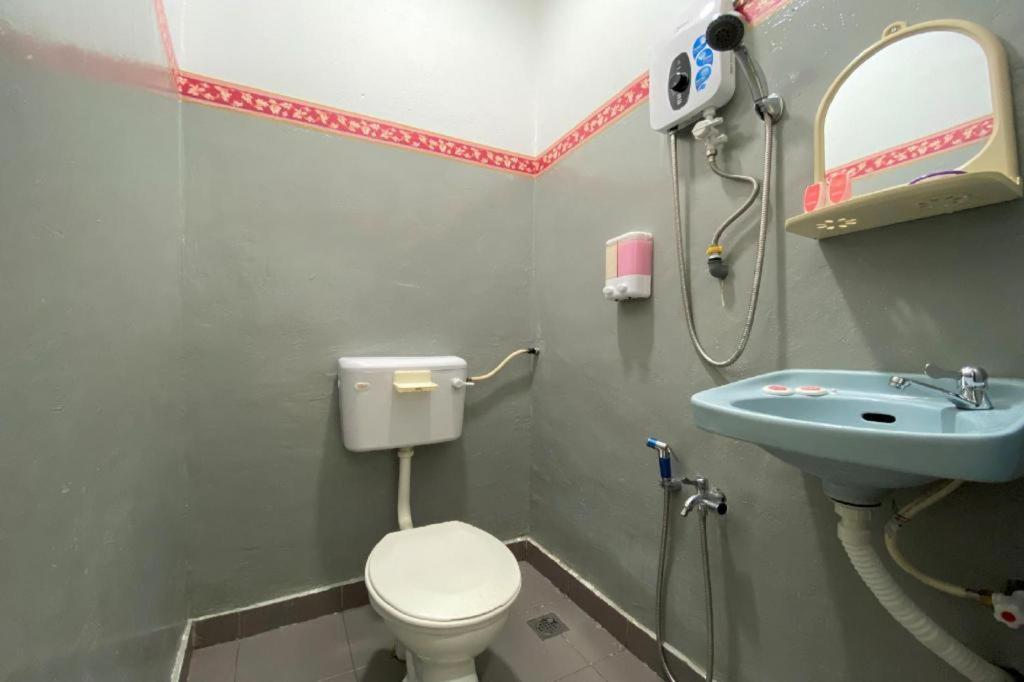 Oyo 90176 D'Cruz Sunrise Villa Pantai Cenang  Luaran gambar